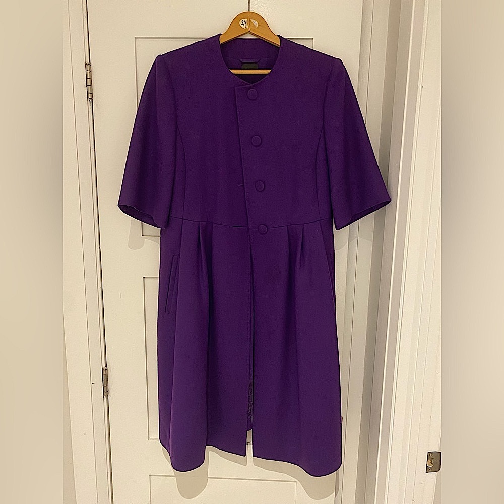 Stunning vintage Fendi coat in a rich amethyst purple. EU 42